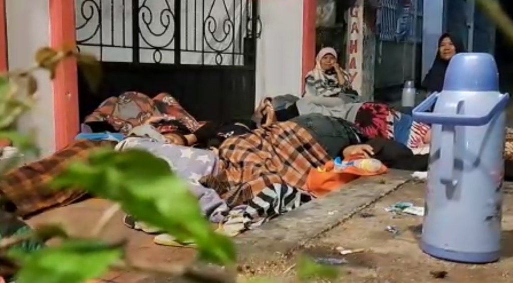 Asa Cianjur Di Atas Trotoar | Foto: Rio Cornelianto