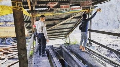 Polisi Meninjau Lokasi Tambang Batu Bara Yang Meledak | Foto: Istimewa