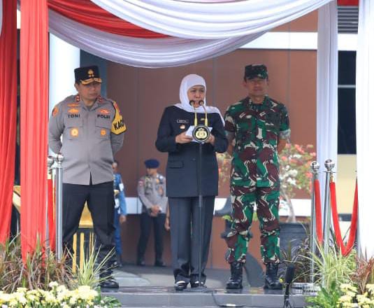 Di Lapangan Mapolda Jatim di Jalan Ahmad Yani, Surabaya | Foto: Fredericus Hardiyanto