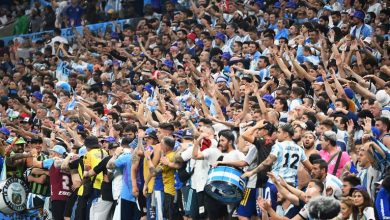 Suporter Argentina Menyanyikan Lagu "Muchachos" | Foto: Sky Sports