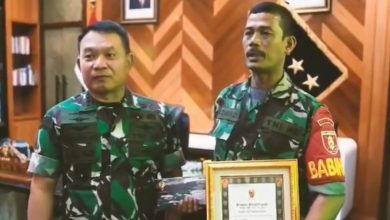 Babinsa Viral Terima Penghargaan dari KASAD