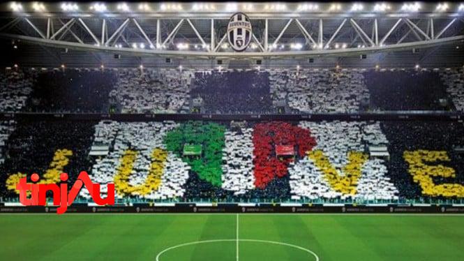 Suporter Juventus membuat koreografi JUVE | Foto: Istimewa