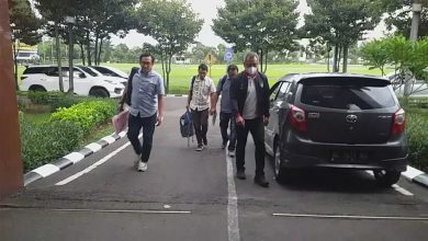 Polisi Melangkah Menuju Polsek | Foto: Fredericus hardiyanto