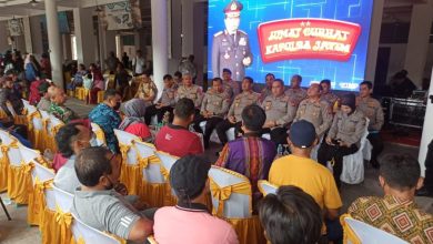 Acara Jumat Curhat di Pesisir Surabaya | Foto : Fredericus Hardiyanto