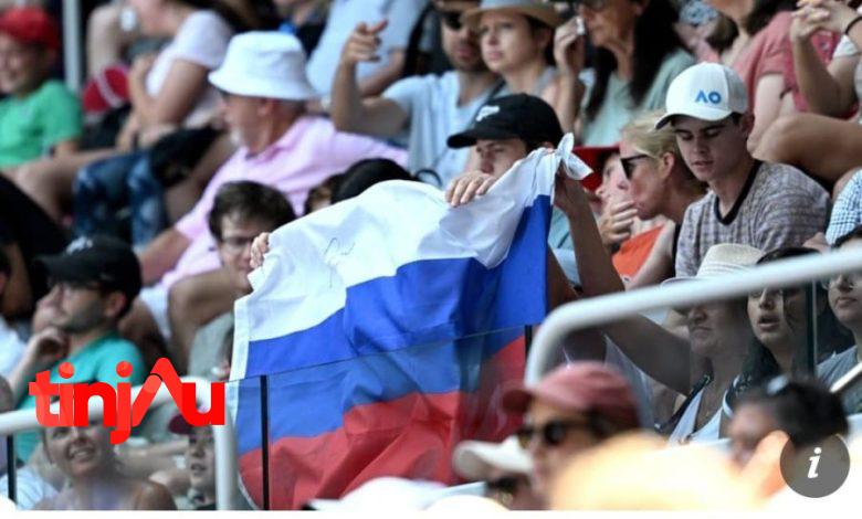 Bendera Rusia berkibar di Australia Open 2023