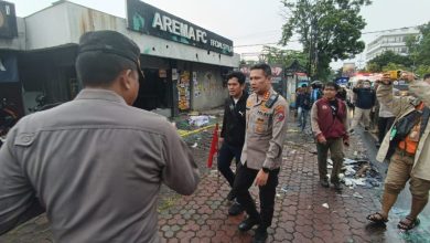 apolresta Malang Kota Kombes Pol Budi Hermanto. mendatangi Kantor Arema FC yang mengalami kerusakan akibat aksi demo Aremania Minggu (29/1/23)