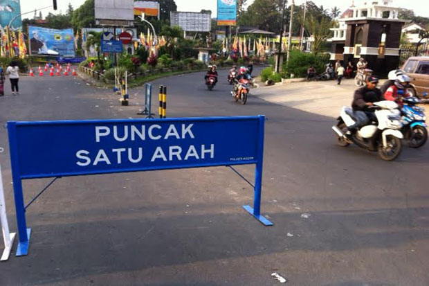 Polisi Menerapkan Satu Arah Akses Puncak, Bogor, Jawa Barat, Minggu (1/1/23) | Foto: Istimewa