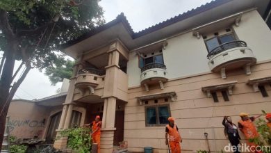 Kisah Tiko : 11 Tahun Merawat Orang Sakit Dengan Keterbatasan