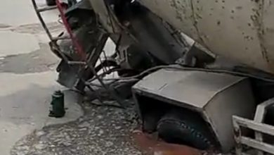 Truk Yang Terperosok Sumur Resapan Di Jakarta Pusat | Foto: Istimewa