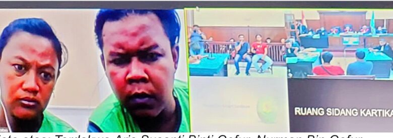 Aris Susanti (kiri) saat menjalani sidang