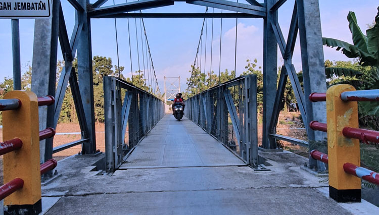Salah satu jembatan gantung Kementerian PUPR | Foto: Istimewa