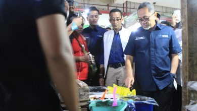 Mendag Zulkifli Hasan saat sidak kelangkaan minyak di Surabaya