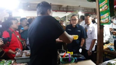 Zulhas sidak harga Minyakkita di pasar Tambakrejo, surabaya Senin 96/2/23)