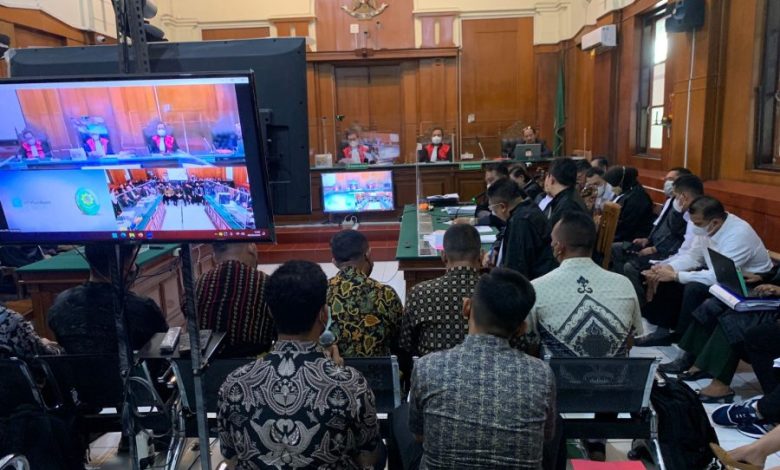Suasana sidang lanjutan kasus Kanjuruhan dengan agenda meminta keterangan saksi fakta anggota Brimob
