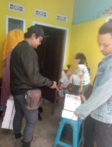 Tim Peduli Jakarta salurkan bantuan makanan siap saji untuk warga Kalibaru, Cilincing, Jakarta Utara.