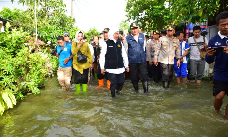 Gubernur Jatim Khofifah mengecek langsung kondisi warga di Dusun Pujut, Desa Sidomulyo, Kecamatan Deket