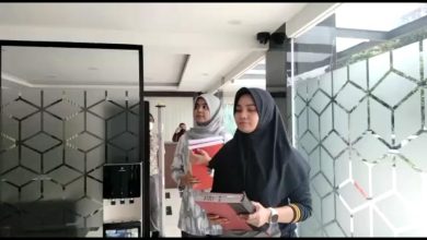 Penyidik Subdir Renakta Ditreskrimum Polda Jatim, Jumat (3/2/2023) telah menyerahkan berkas tahap pertama untuk tersangka kasus KDRT dengan tersangka Ferry Irawan ke Kejaksaan Tingi (Kejati) Jatim.