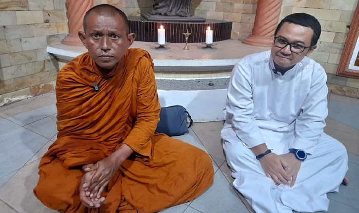 Biksu dan Pastor