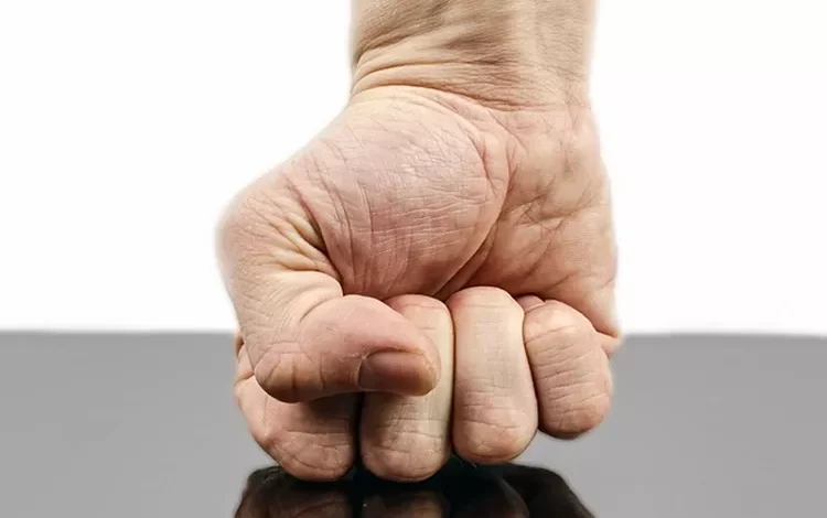 Tangan Besi
