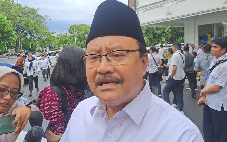 Mensos-Saifullah-Yusuf-Gus-Ipul-saat-ditemui-di-istana-Jakarta-Pusat.