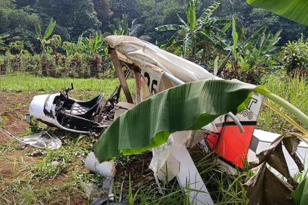 Pesawat Jatuh