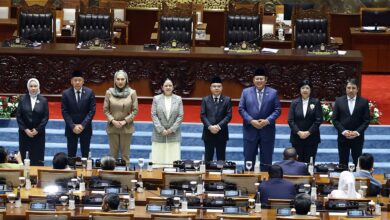 Gubernur BI baru, Destry Damayanti berfoto bersama Ketua DPR Puan Maharani usai Rapat Paripurna DPR penetapan gubernur BI, Selasa (1/9/2026). - Dok DPR RI